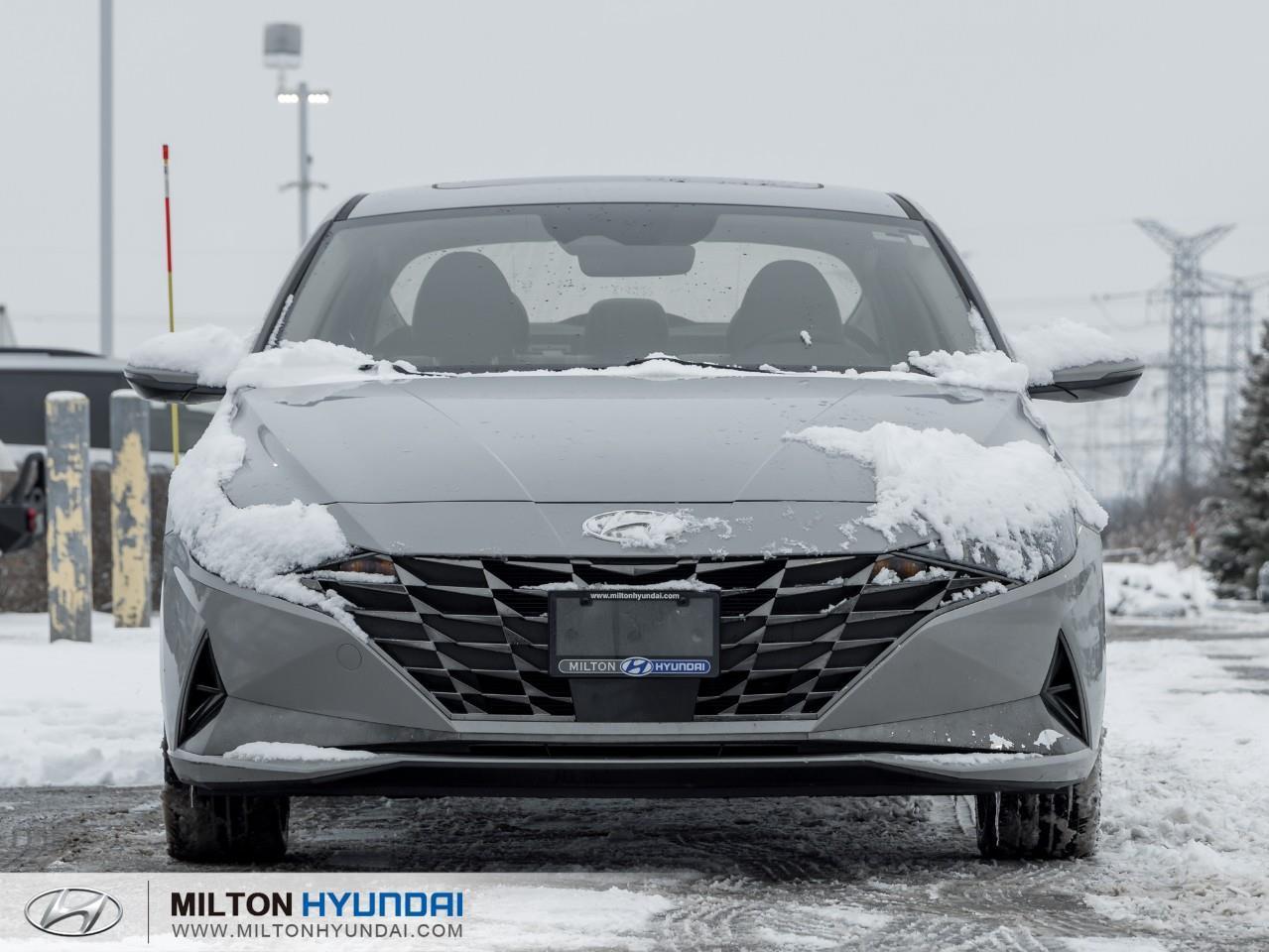 2022 Hyundai Elantra Ultimate Tech w/Two-Tone Interior 4dr Sedan Photo