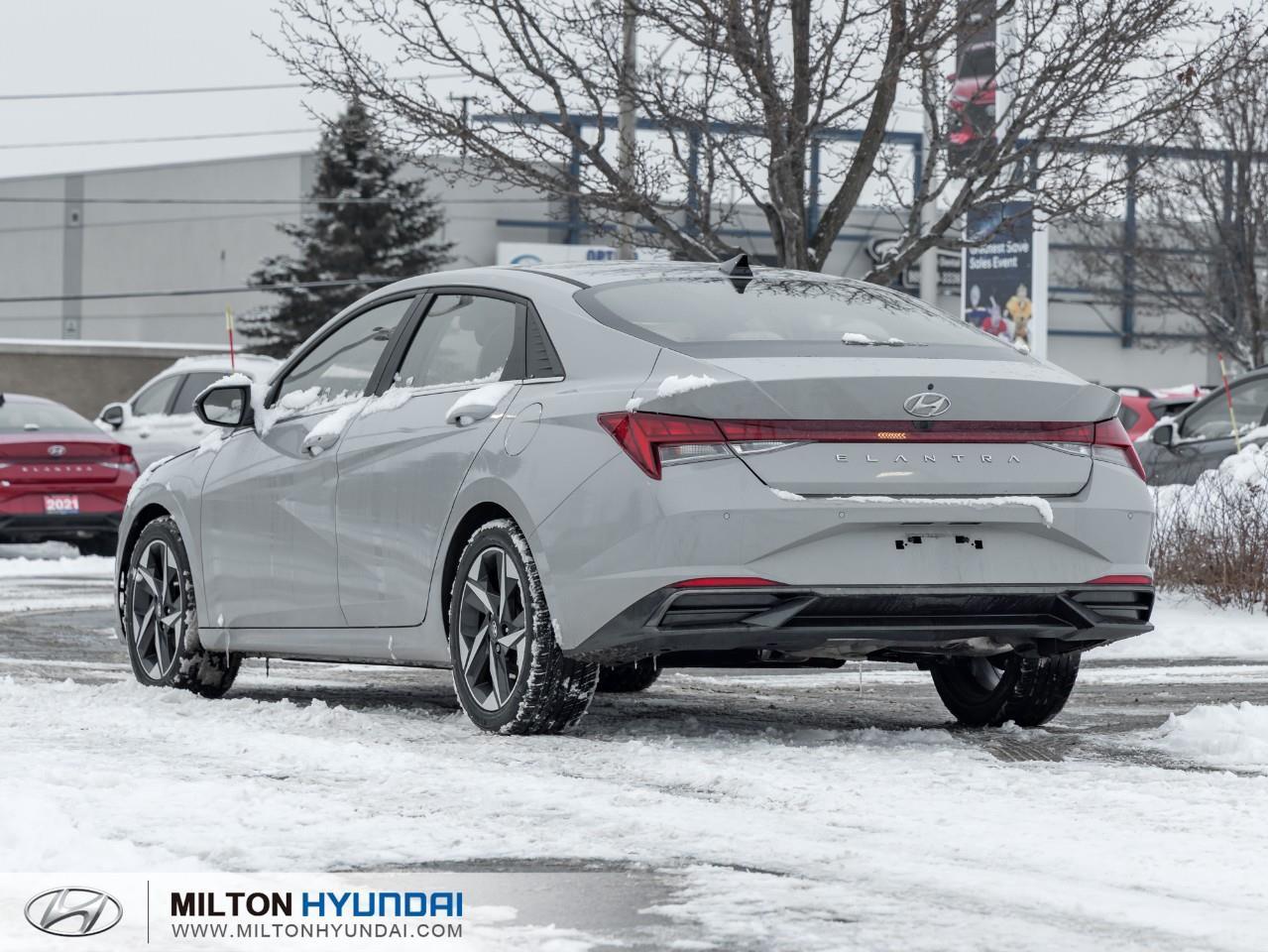 2022 Hyundai Elantra Ultimate Tech w/Two-Tone Interior 4dr Sedan Photo