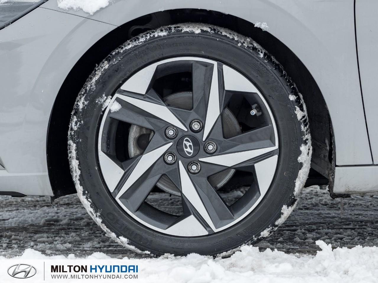 2022 Hyundai Elantra Ultimate Tech w/Two-Tone Interior 4dr Sedan Photo