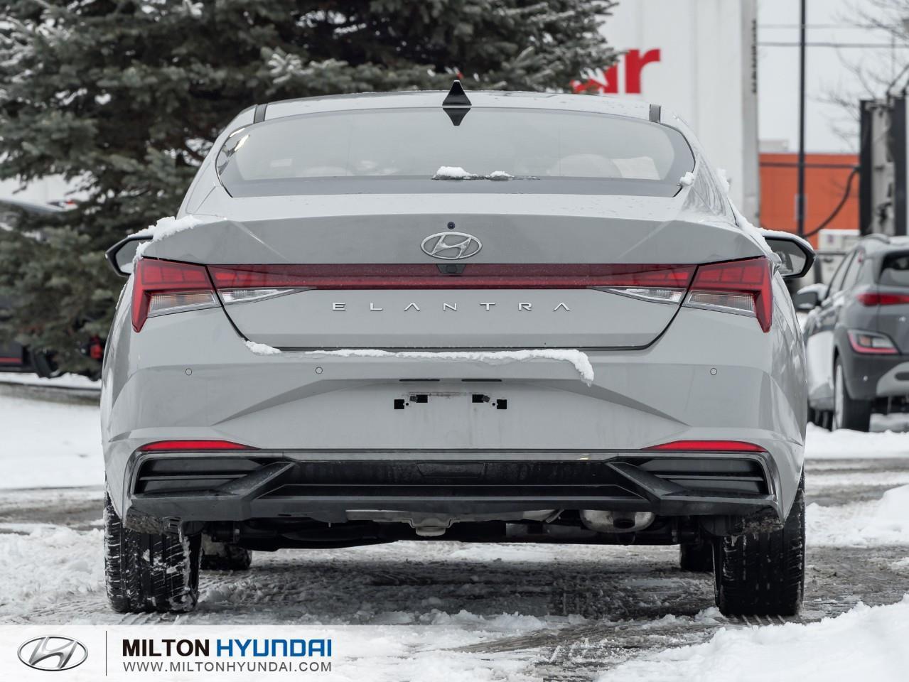 2022 Hyundai Elantra Ultimate Tech w/Two-Tone Interior 4dr Sedan Photo