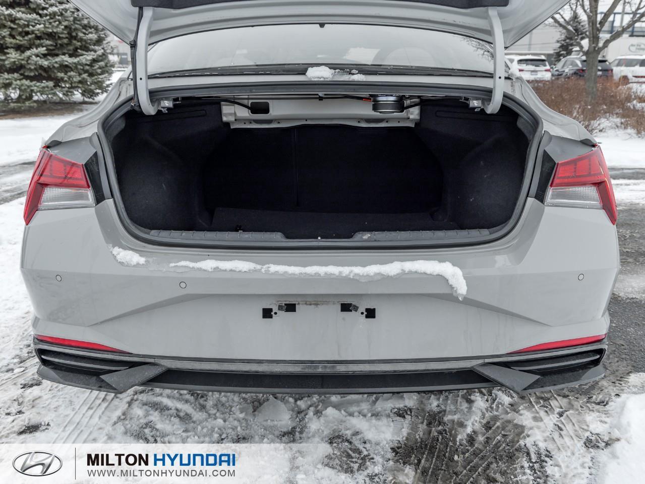 2022 Hyundai Elantra Ultimate Tech w/Two-Tone Interior 4dr Sedan Photo