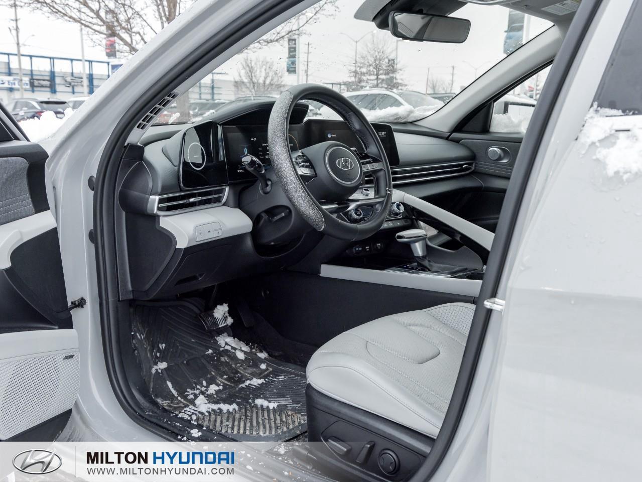 2022 Hyundai Elantra Ultimate Tech w/Two-Tone Interior 4dr Sedan Photo