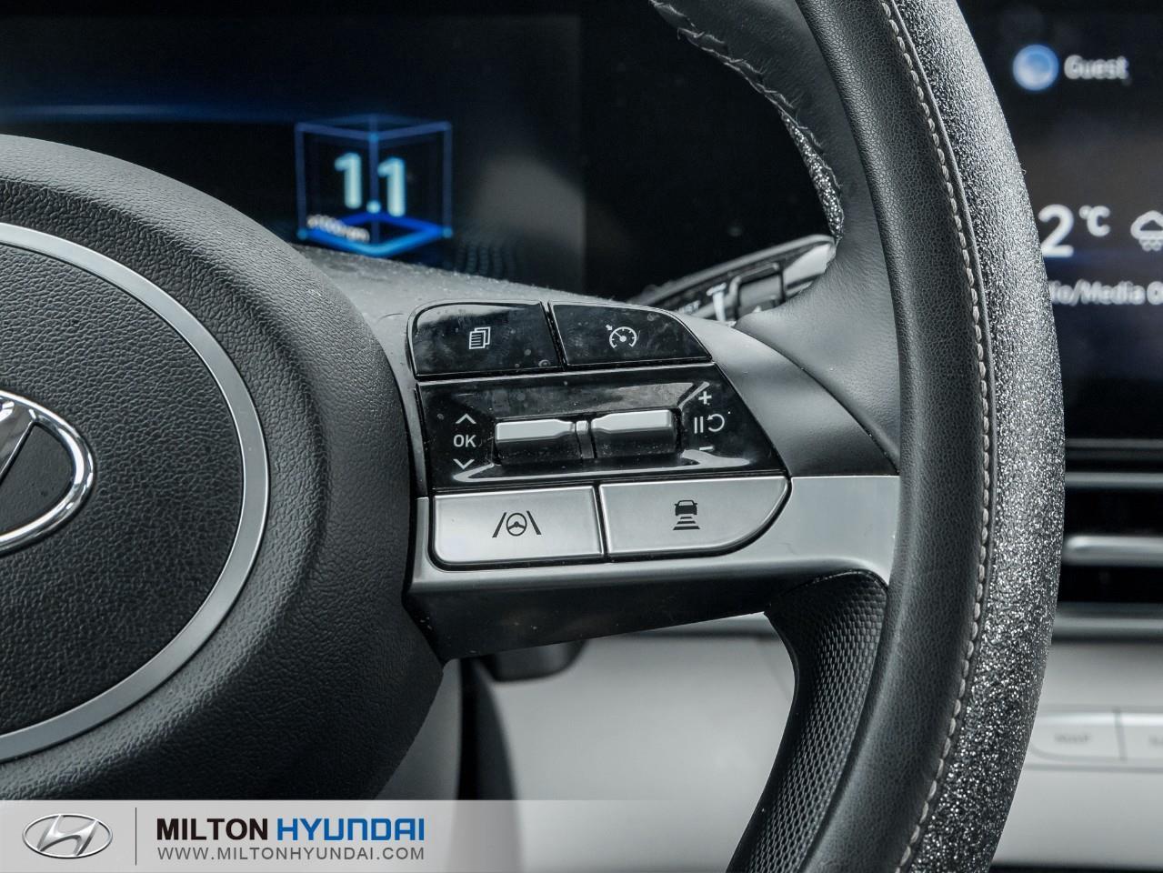 2022 Hyundai Elantra Ultimate Tech w/Two-Tone Interior 4dr Sedan Photo