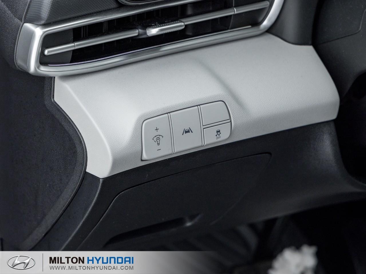 2022 Hyundai Elantra Ultimate Tech w/Two-Tone Interior 4dr Sedan Photo