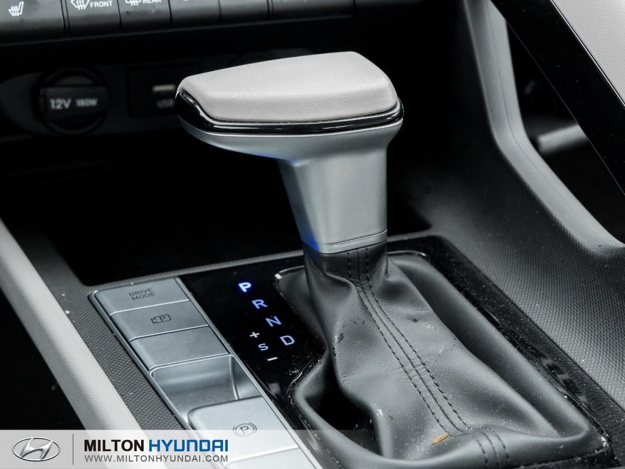 2022 Hyundai Elantra Ultimate Tech w/Two-Tone Interior 4dr Sedan Photo