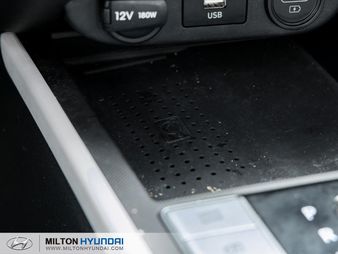 2022 Hyundai Elantra Ultimate Tech w/Two-Tone Interior 4dr Sedan Photo