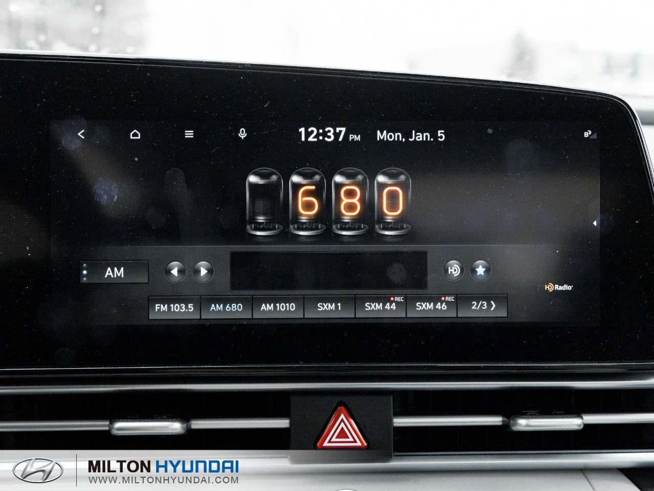 2022 Hyundai Elantra Ultimate Tech w/Two-Tone Interior 4dr Sedan Photo