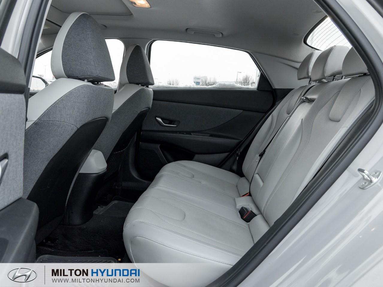 2022 Hyundai Elantra Ultimate Tech w/Two-Tone Interior 4dr Sedan Photo