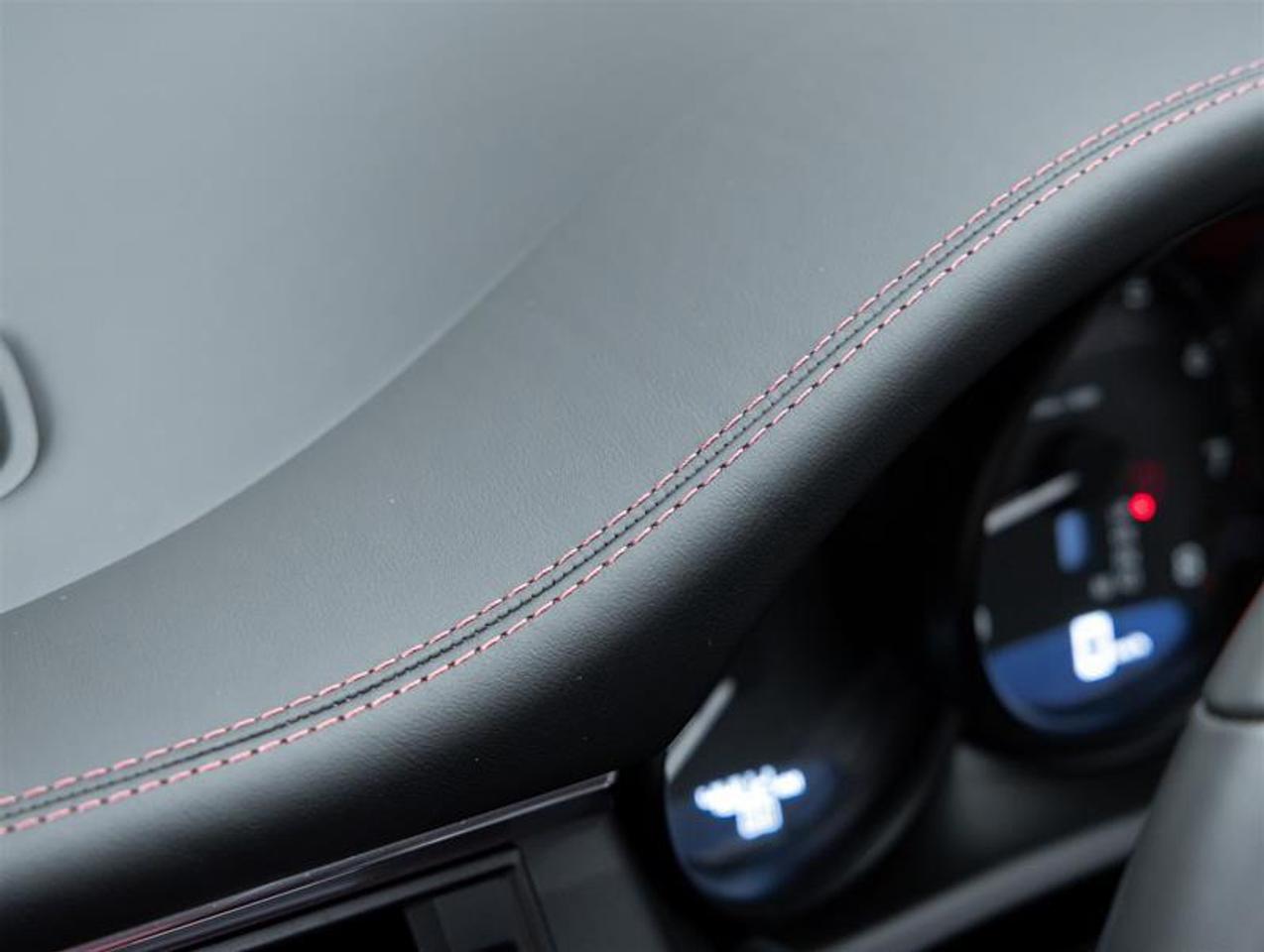 2025 Porsche Macan  Photo