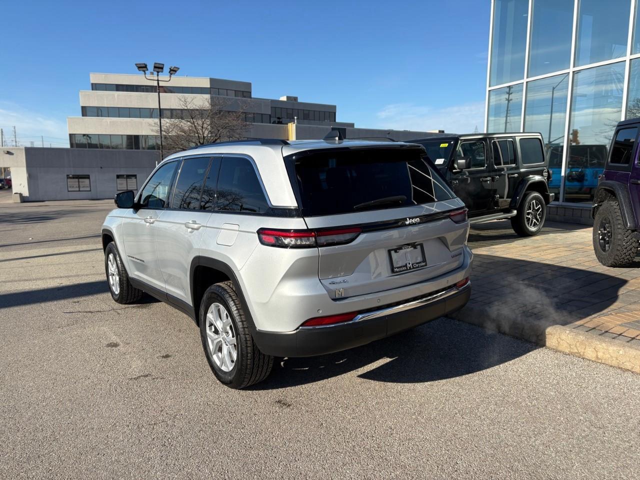 2023 Jeep Grand Cherokee Limited 4dr 4x4 Photo2