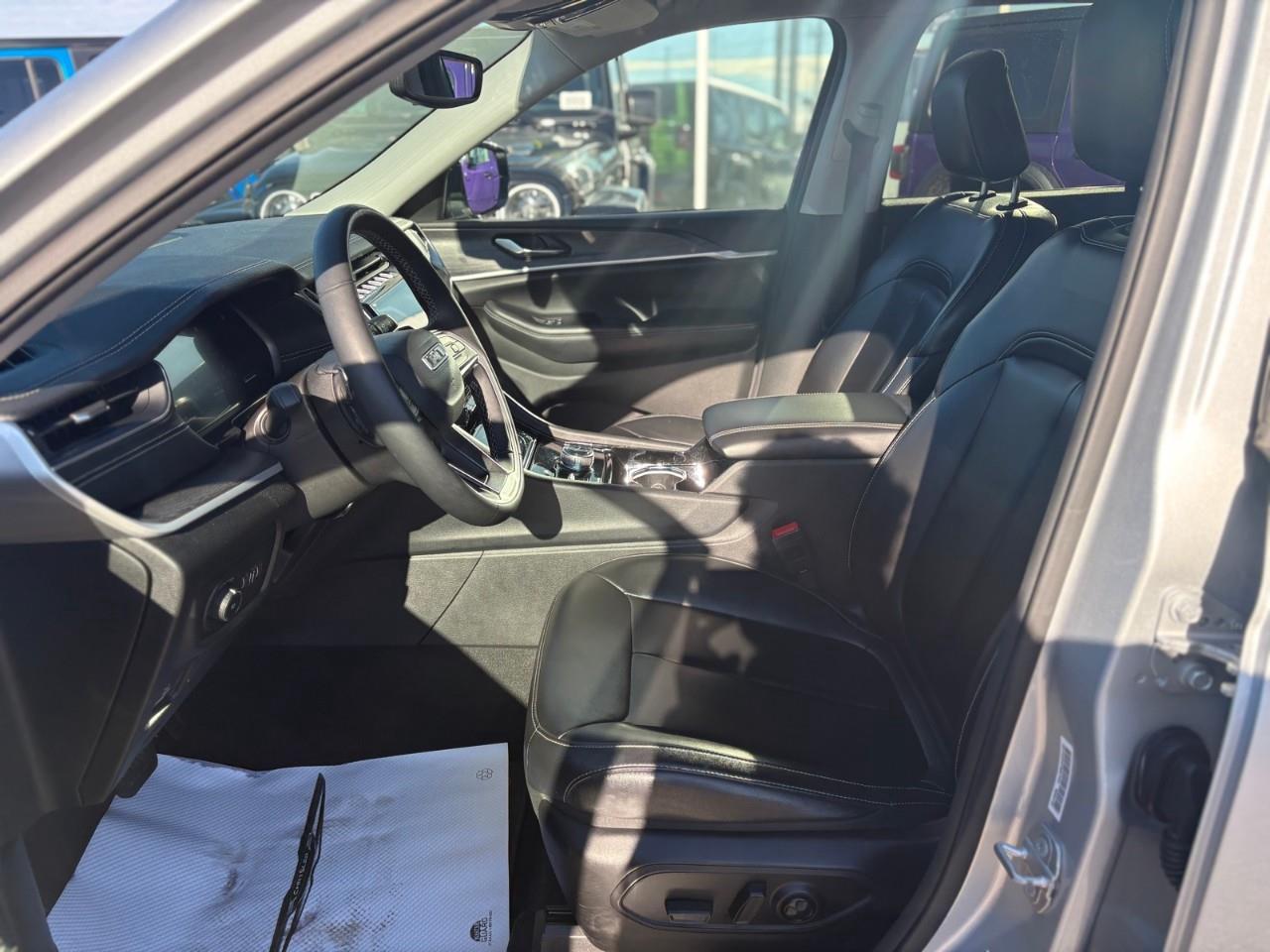 2023 Jeep Grand Cherokee Limited 4dr 4x4 Photo