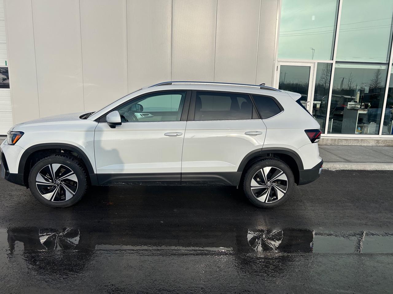 2026 Volkswagen Taos Comfortline 4dr All-Wheel Drive 4MOTION Photo5