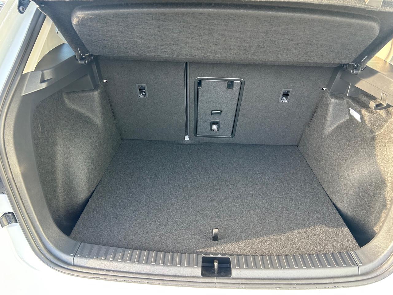 2026 Volkswagen Taos Comfortline 4dr All-Wheel Drive 4MOTION Photo4