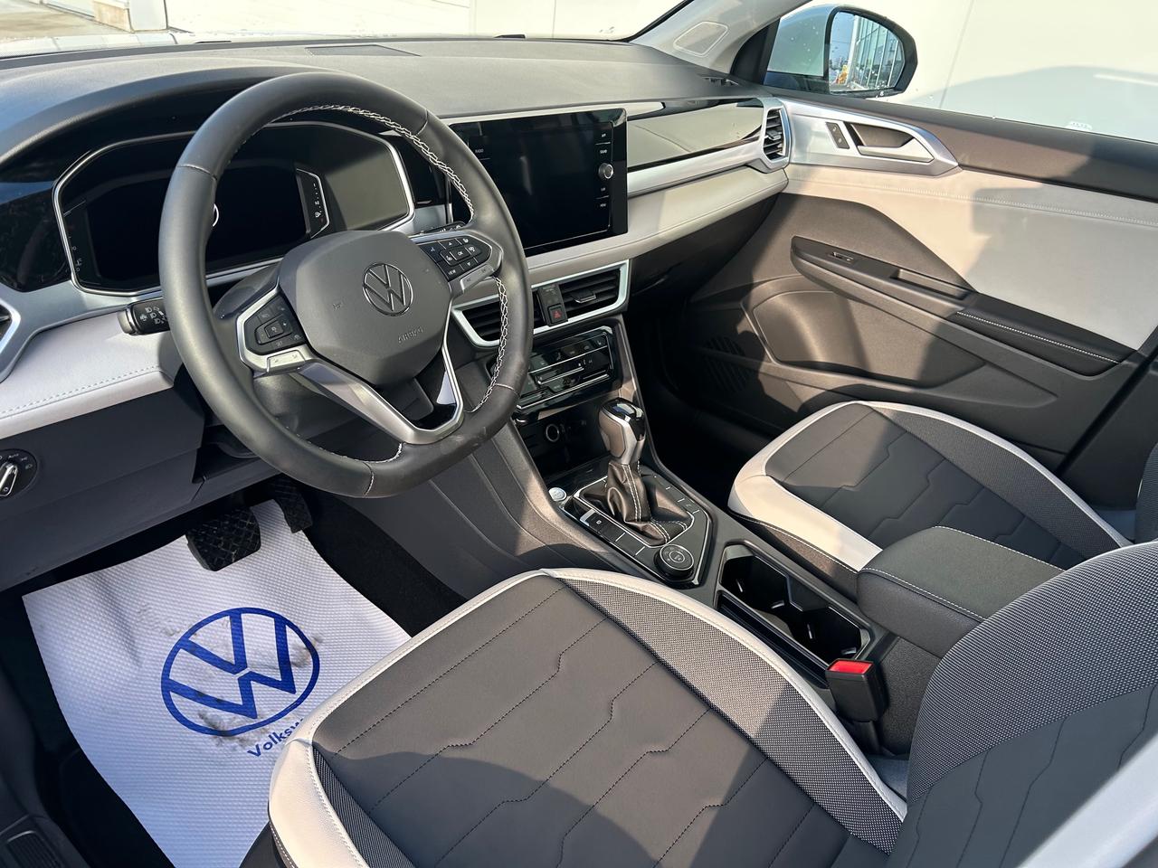 2026 Volkswagen Taos Comfortline 4dr All-Wheel Drive 4MOTION Photo