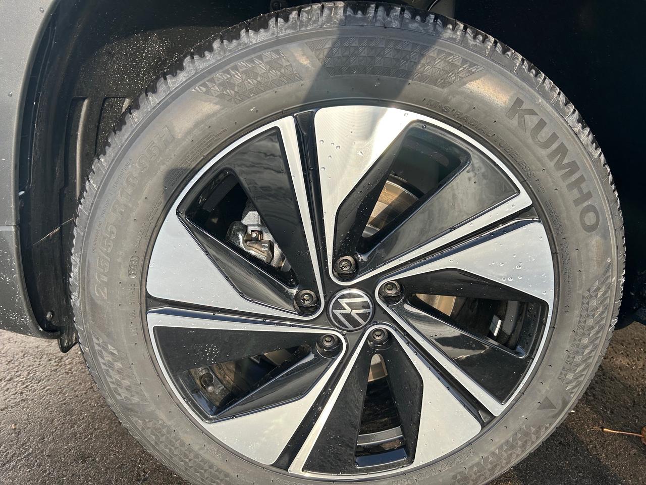 2026 Volkswagen Taos Comfortline 4dr All-Wheel Drive 4MOTION Photo