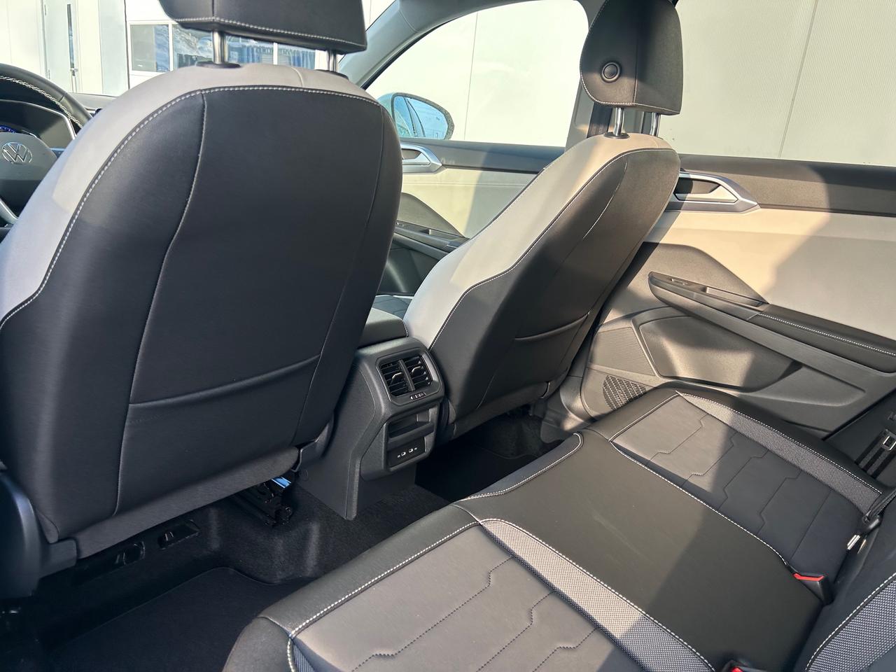 2026 Volkswagen Taos Comfortline 4dr All-Wheel Drive 4MOTION Photo