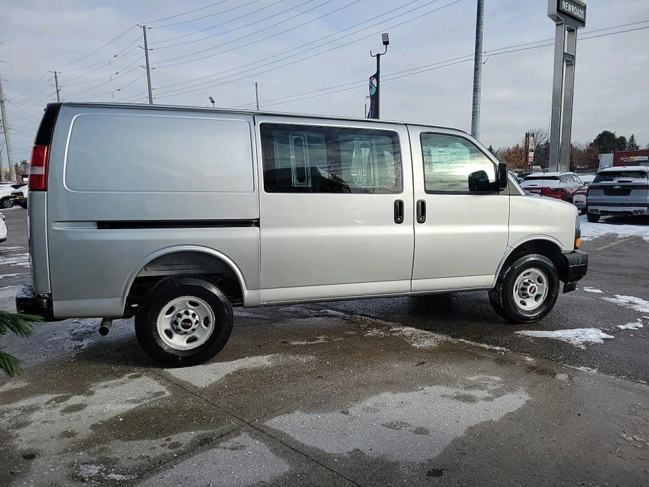 2025 GMC Savana 3500 Work Van Rear-Wheel Drive Cargo Van Photo3