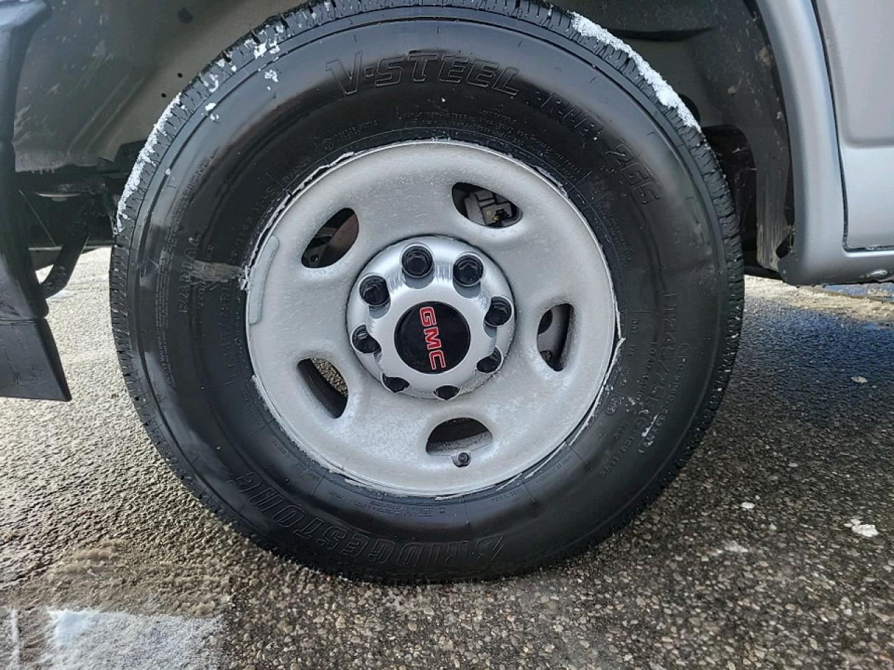 2025 GMC Savana 3500 Work Van Rear-Wheel Drive Cargo Van Photo