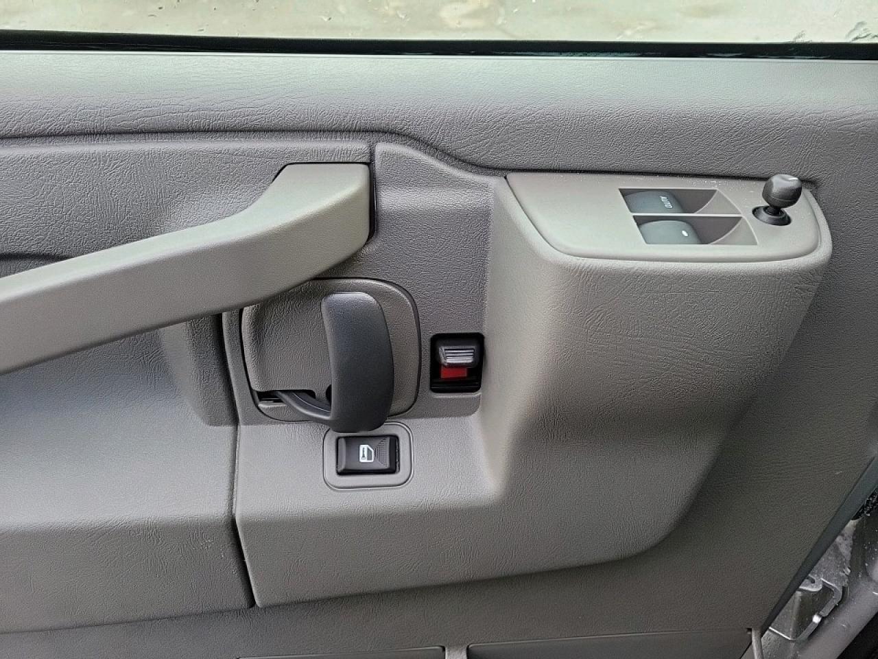 2025 GMC Savana 3500 Work Van Rear-Wheel Drive Cargo Van Photo