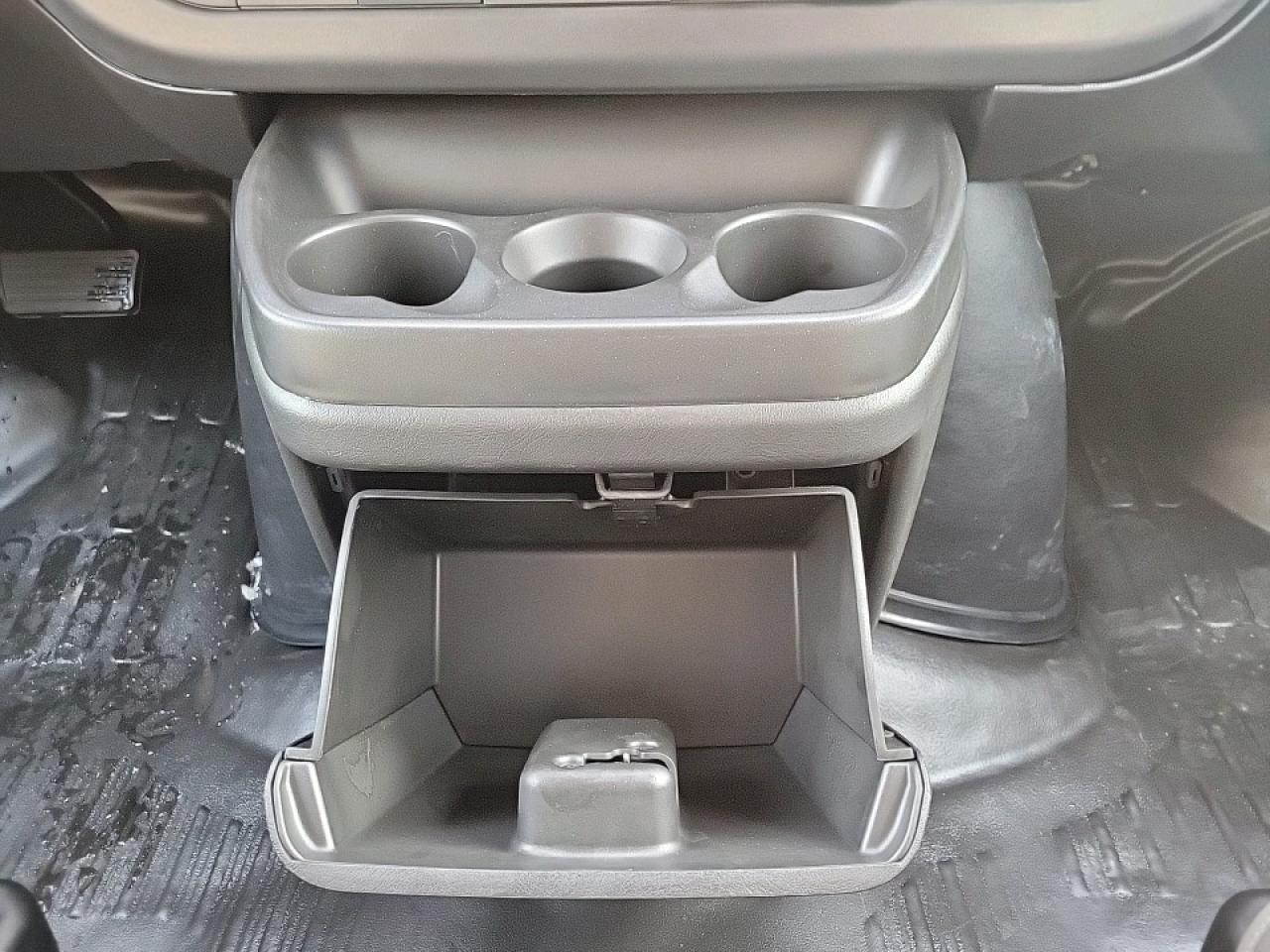 2025 GMC Savana 3500 Work Van Rear-Wheel Drive Cargo Van Photo