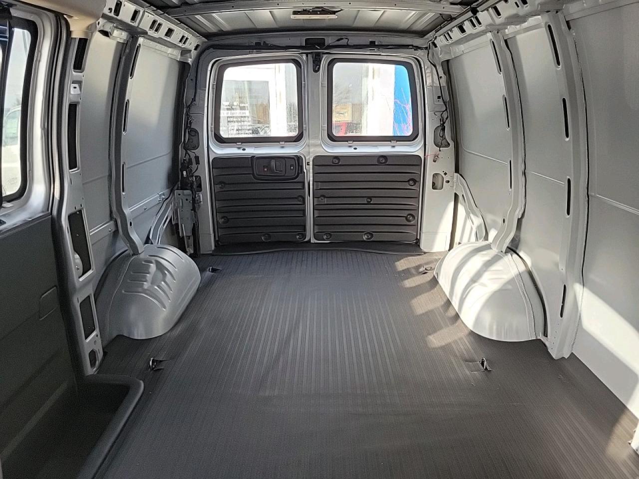 2025 GMC Savana 3500 Work Van Rear-Wheel Drive Cargo Van Photo