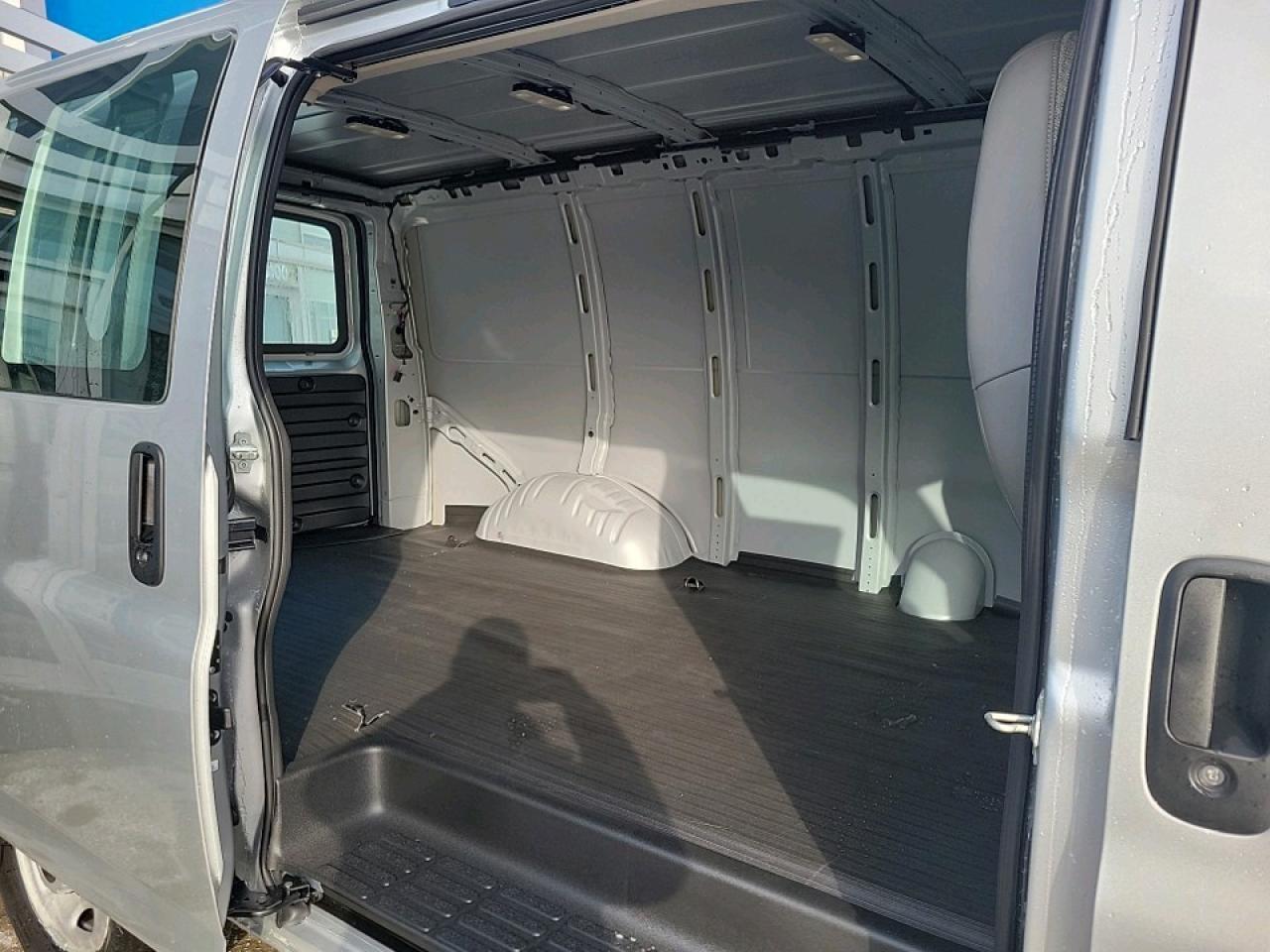 2025 GMC Savana 3500 Work Van Rear-Wheel Drive Cargo Van Photo