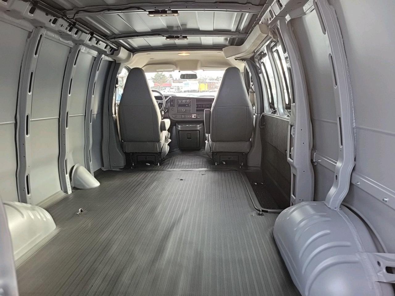 2025 GMC Savana 3500 Work Van Rear-Wheel Drive Cargo Van Photo