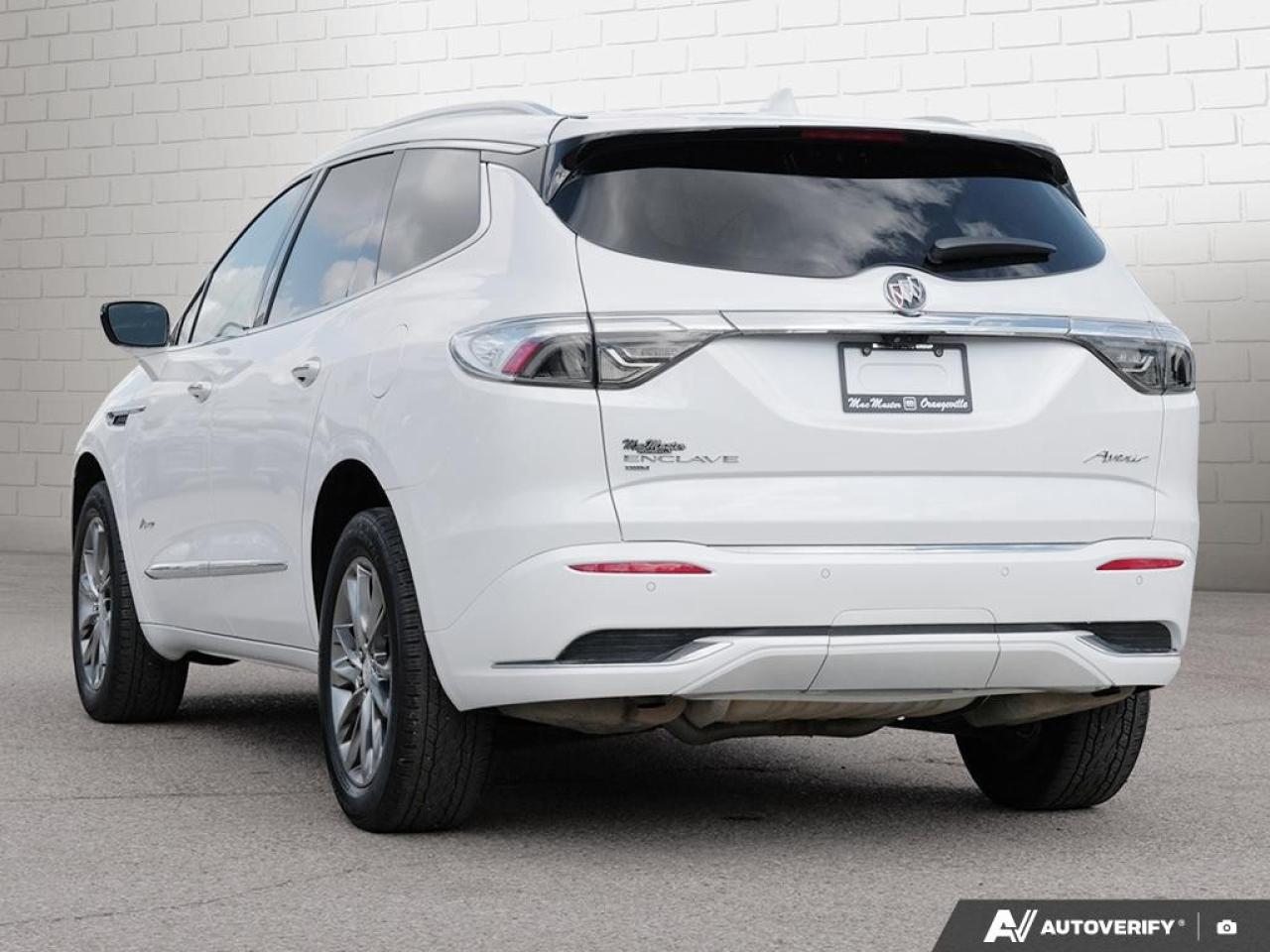 2022 Buick Enclave Avenir AWD Photo2