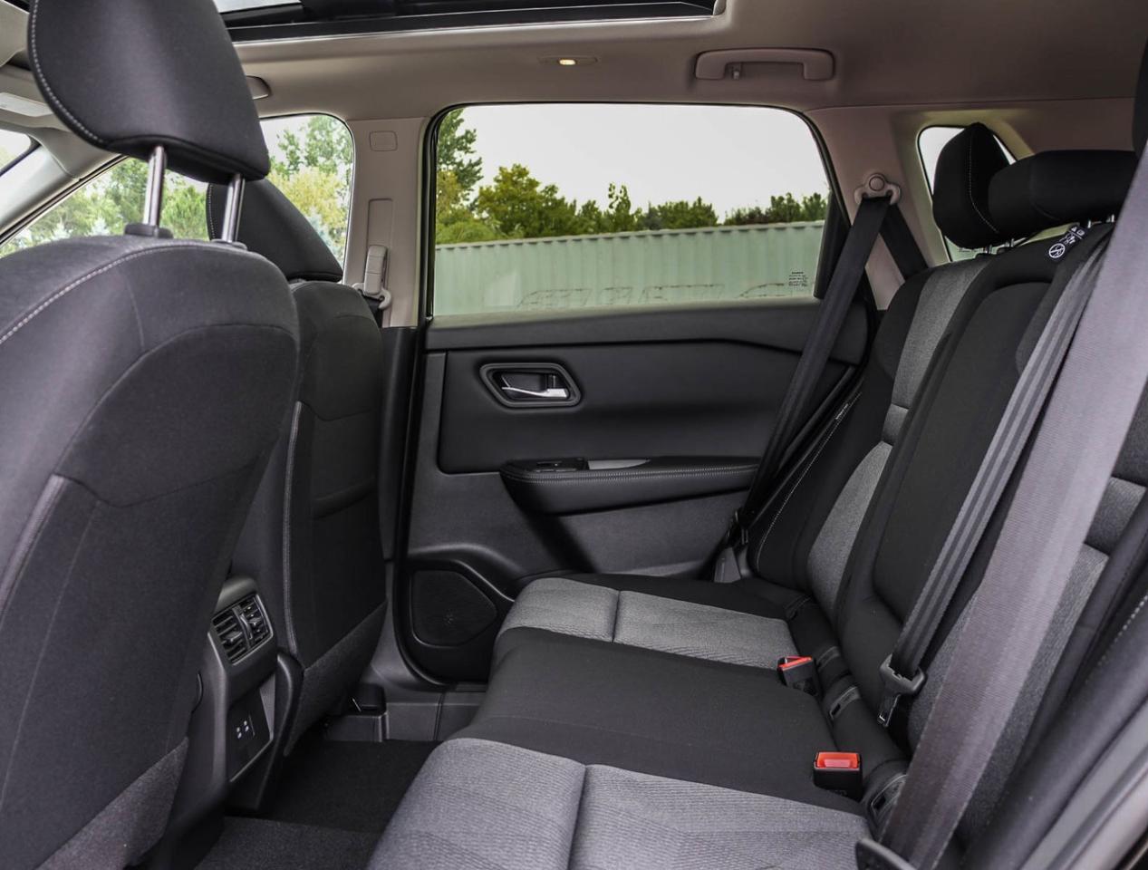 2025 Nissan Rogue SV Moonroof GREAT RATES/GREATV DEAL Photo