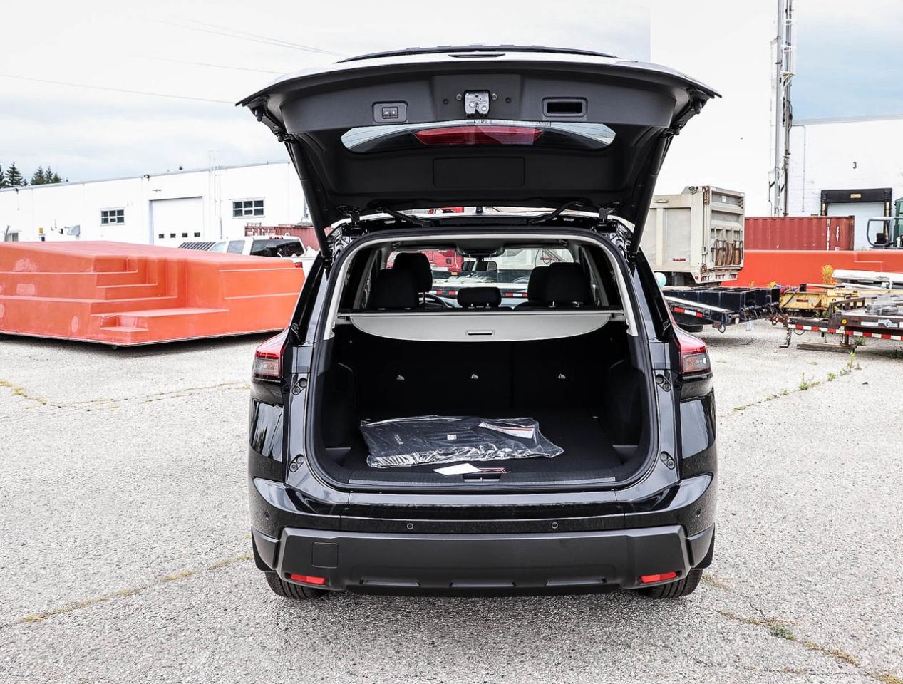 2025 Nissan Rogue SV Moonroof GREAT RATES/GREATV DEAL Photo