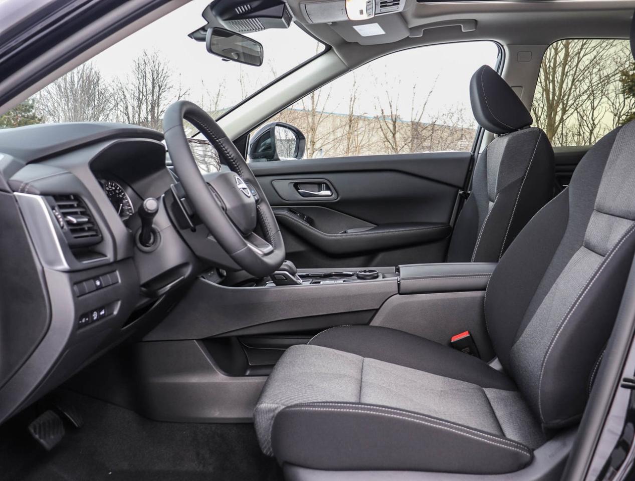 2025 Nissan Rogue SV Moonroof !!! CLEAROUT !!! MUST GO !!! HEATED ST Photo