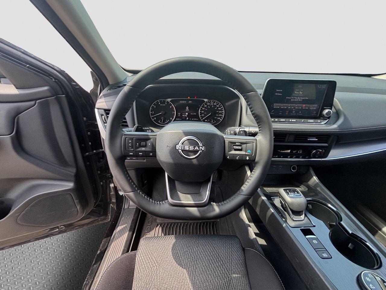 2025 Nissan Rogue SV Moonroof HEATED STEERING   REMOTE START   CARPL Photo