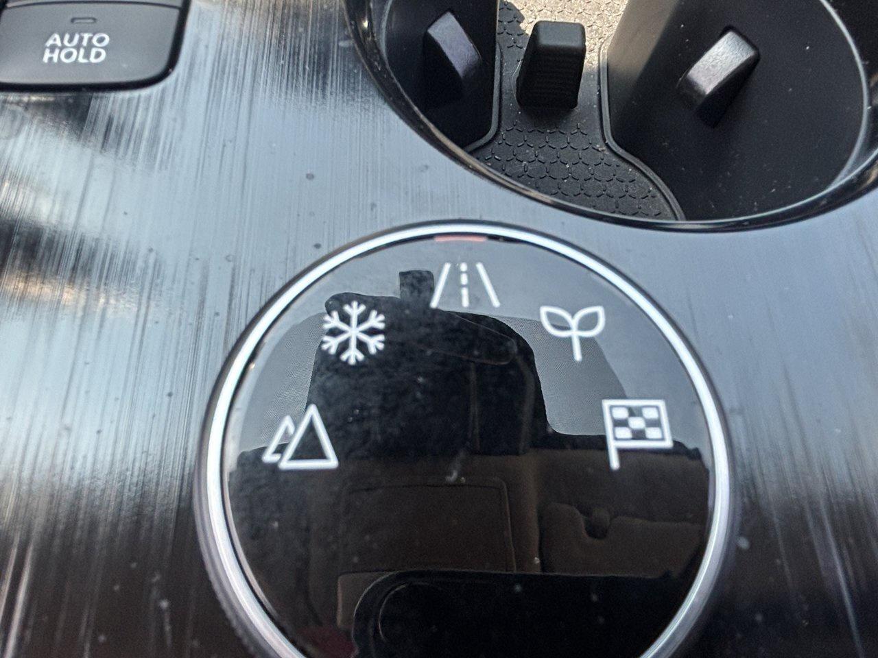 2025 Nissan Rogue SV Moonroof HEATED STEERING   REMOTE START   CARPL Photo