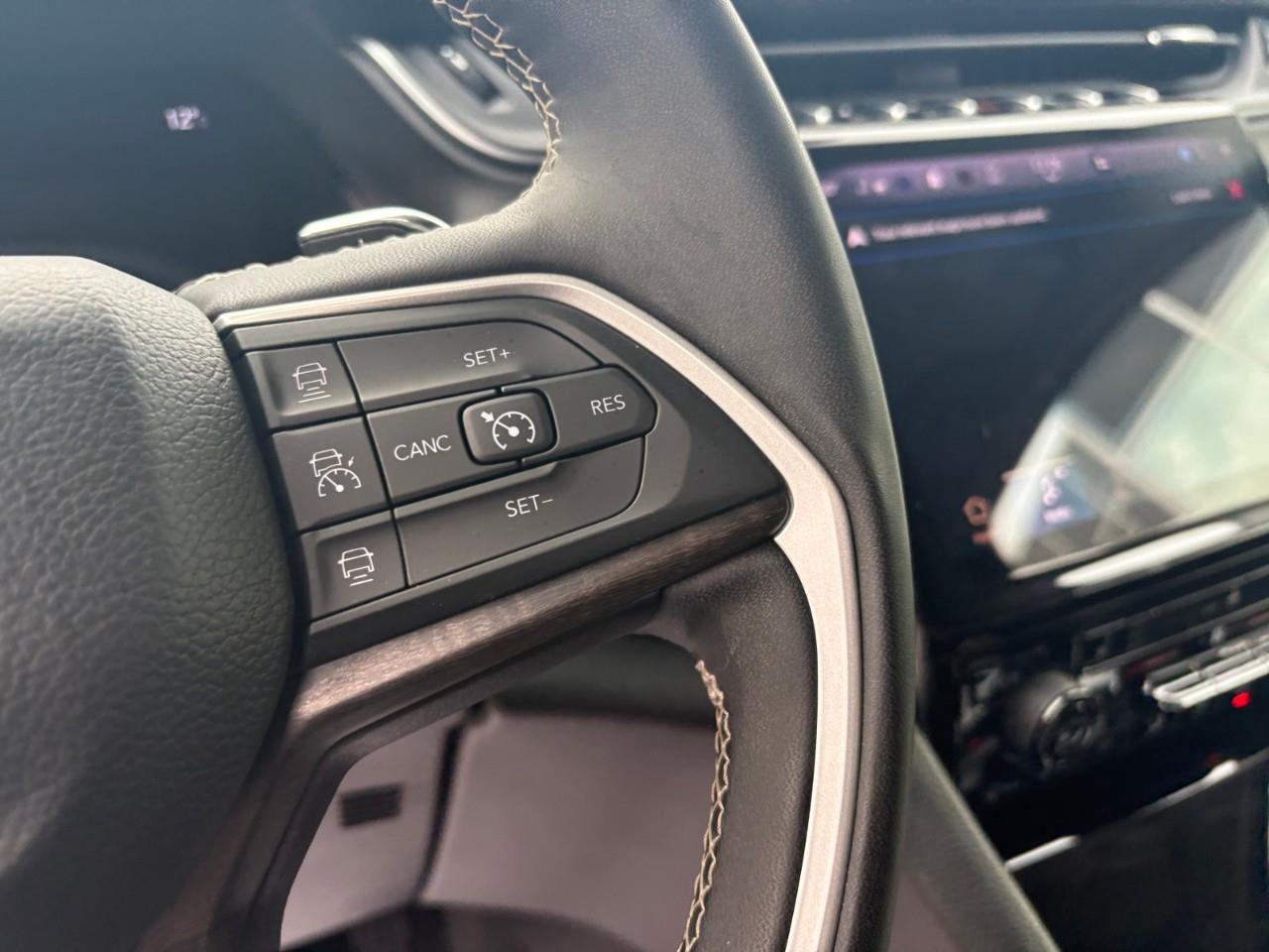 2023 Jeep Grand Cherokee Limited 4dr 4x4 Photo4