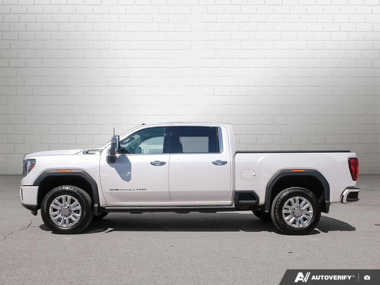 2022 GMC SIERRA 2500HD 4WD Crew Cab Standard Box Denali Photo