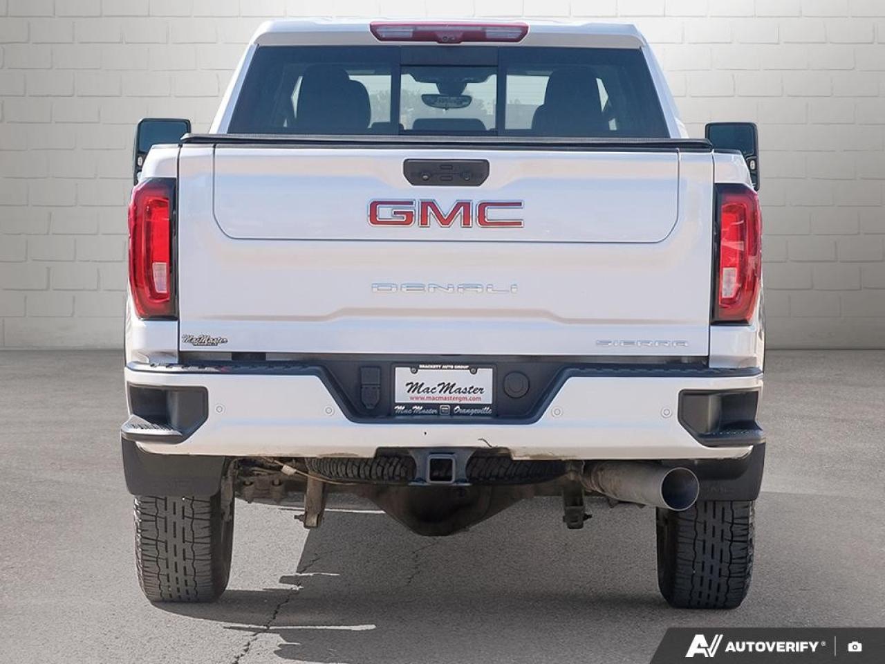 2022 GMC SIERRA 2500HD 4WD Crew Cab Standard Box Denali Photo
