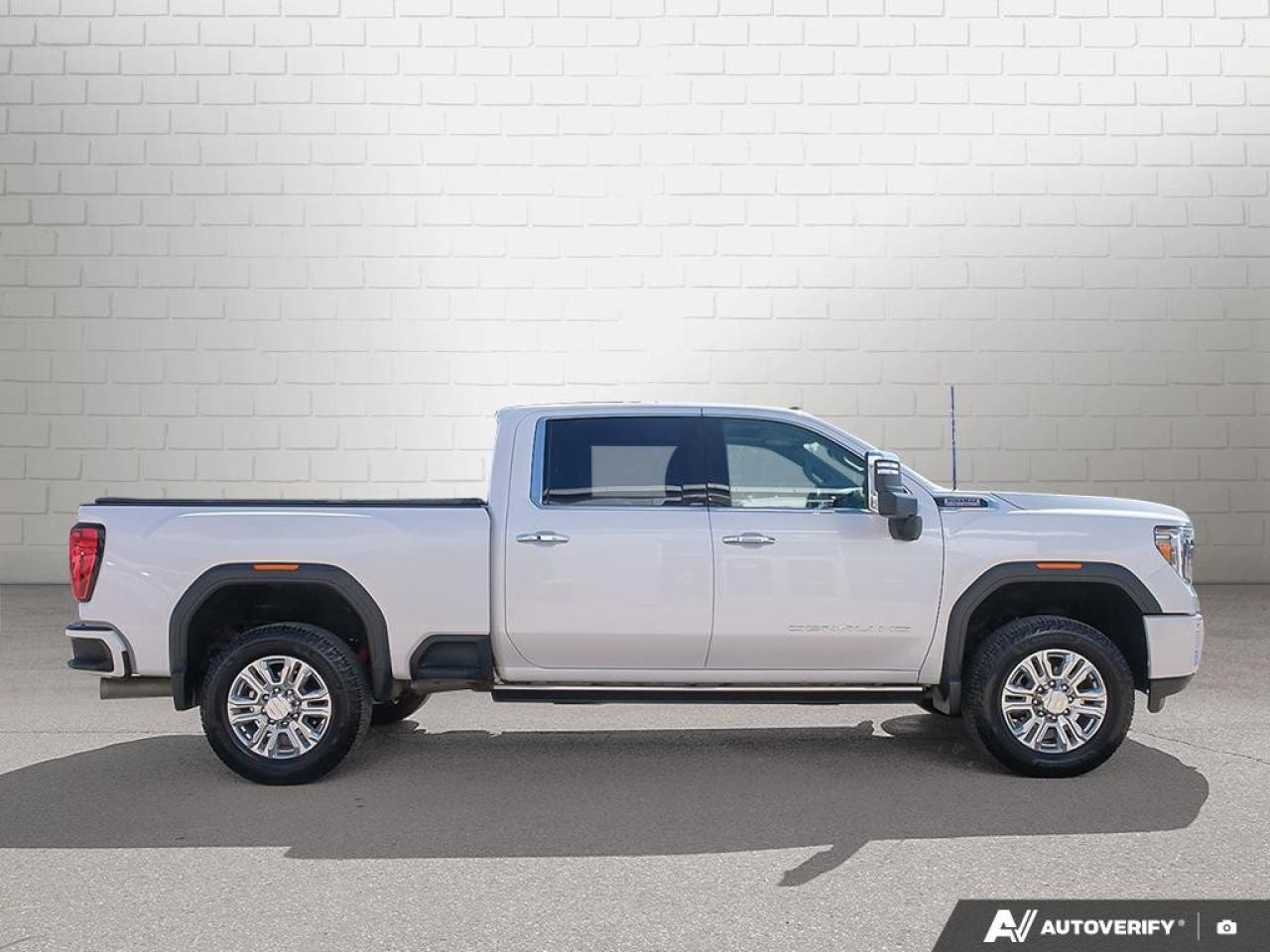 2022 GMC SIERRA 2500HD 4WD Crew Cab Standard Box Denali Photo