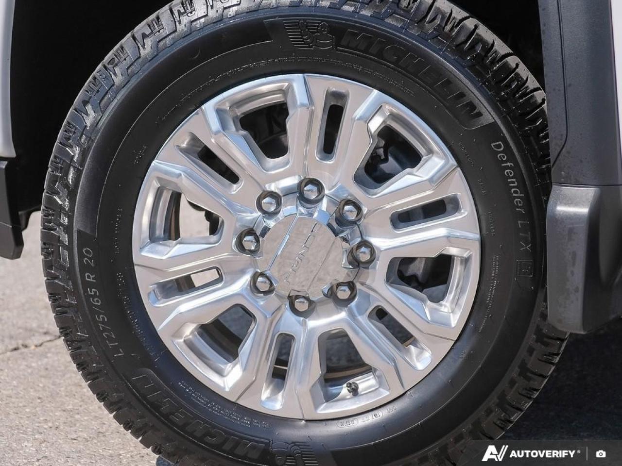 2022 GMC SIERRA 2500HD 4WD Crew Cab Standard Box Denali Photo