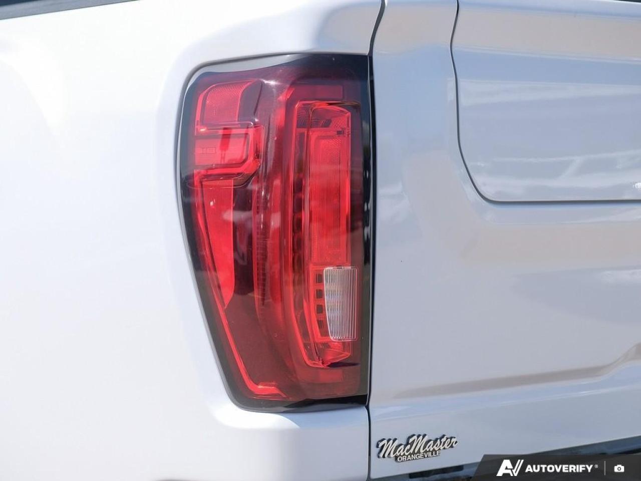 2022 GMC SIERRA 2500HD 4WD Crew Cab Standard Box Denali Photo