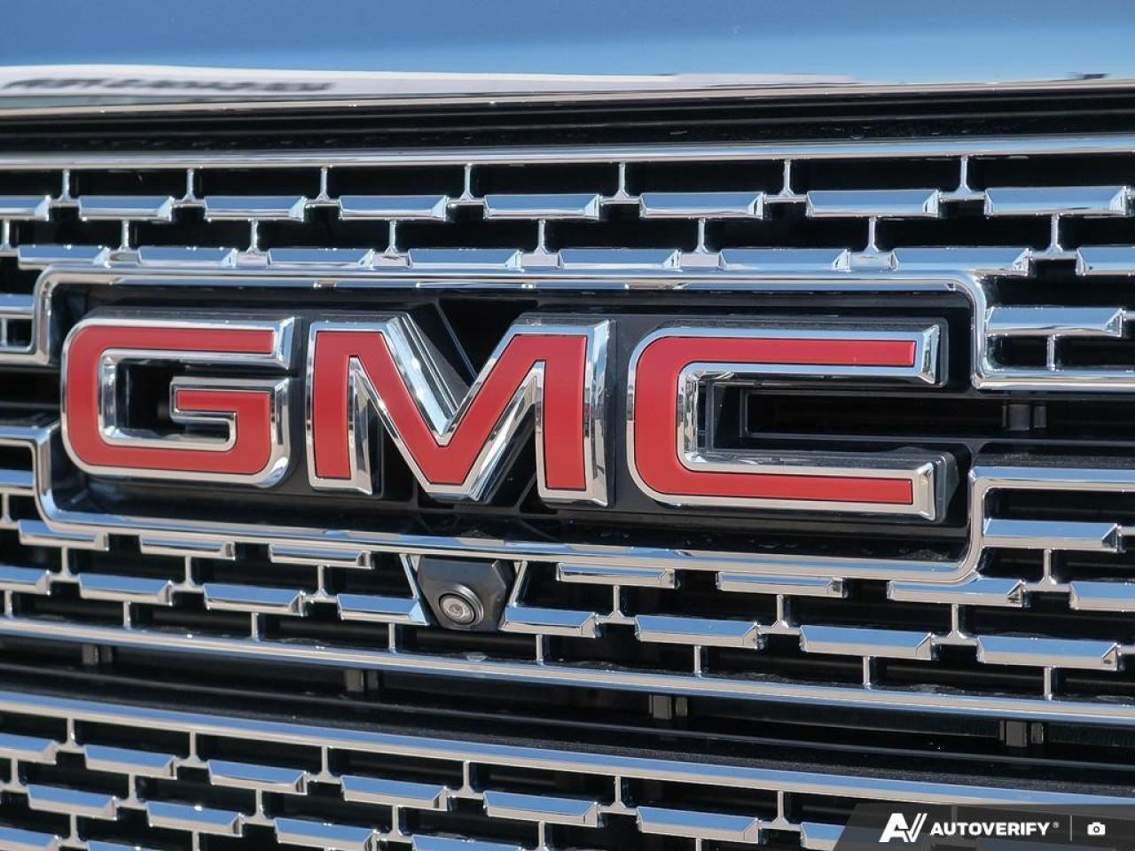 2022 GMC SIERRA 2500HD 4WD Crew Cab Standard Box Denali Photo