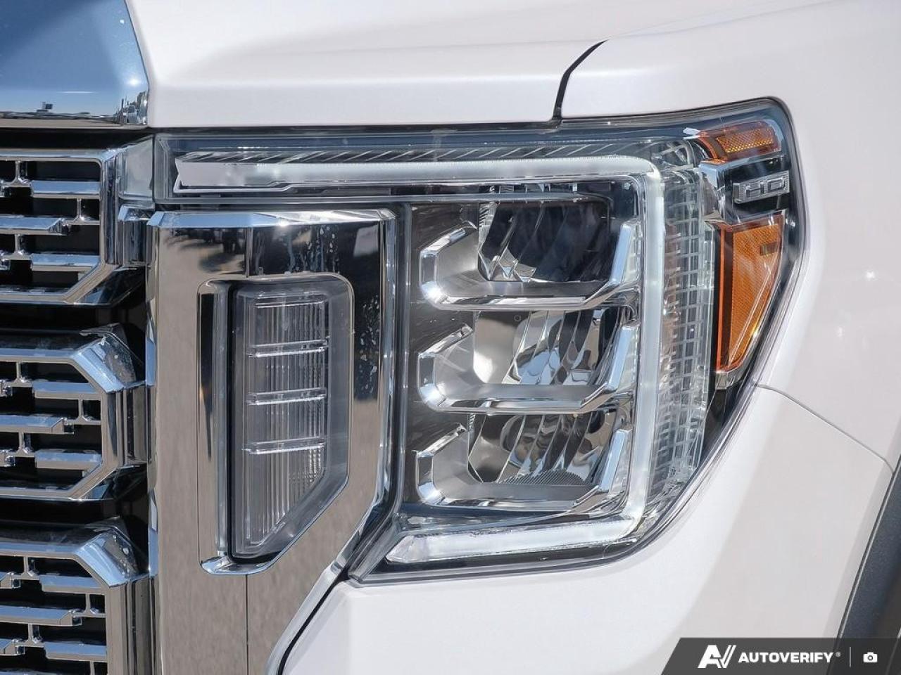 2022 GMC SIERRA 2500HD 4WD Crew Cab Standard Box Denali Photo