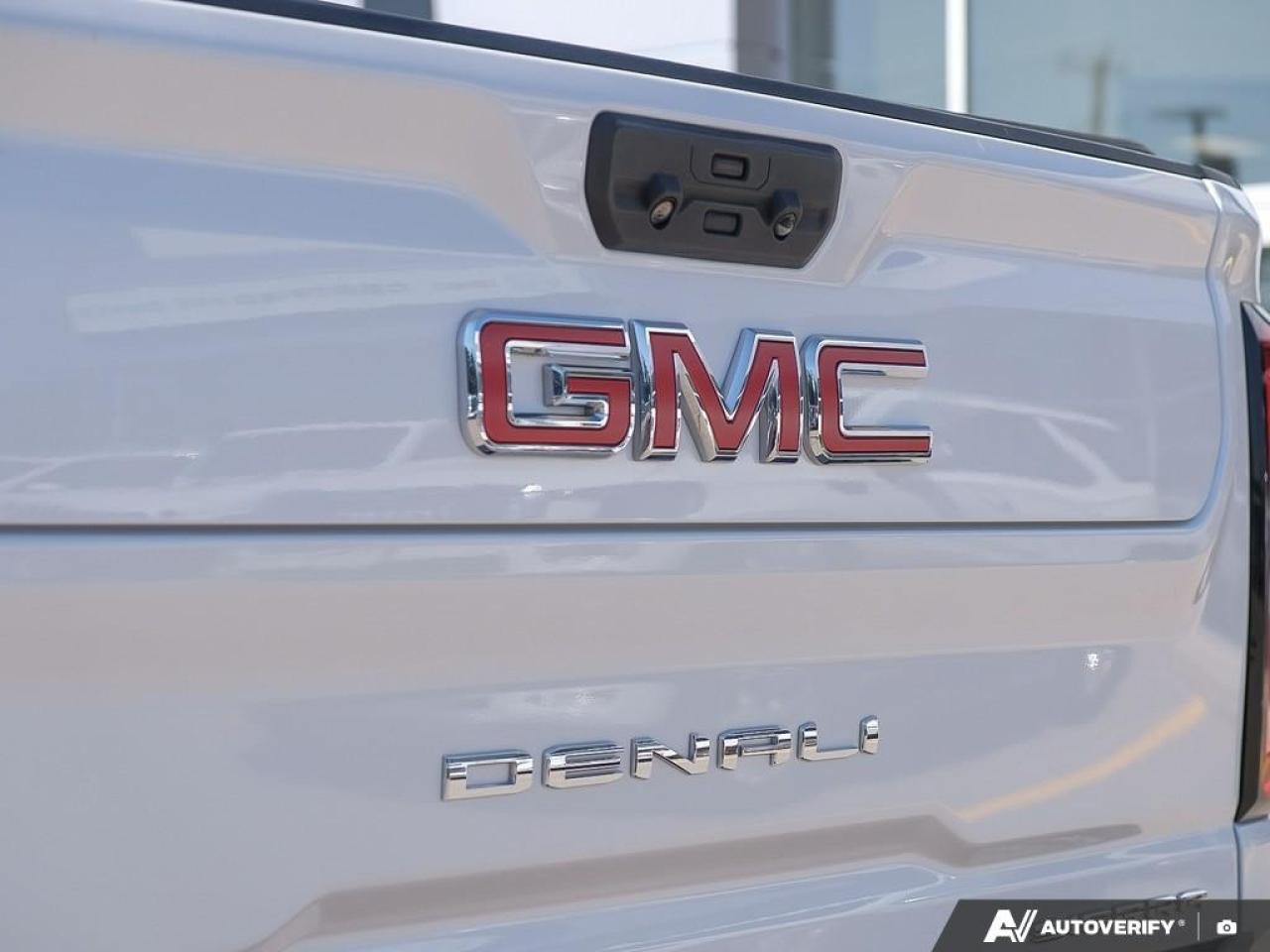 2022 GMC SIERRA 2500HD 4WD Crew Cab Standard Box Denali Photo