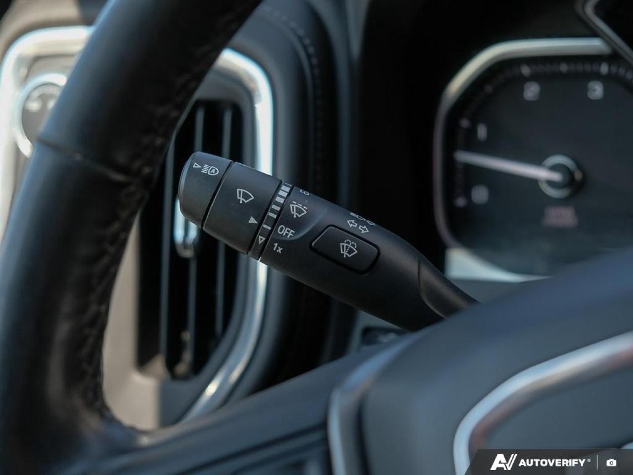 2022 GMC SIERRA 2500HD 4WD Crew Cab Standard Box Denali Photo