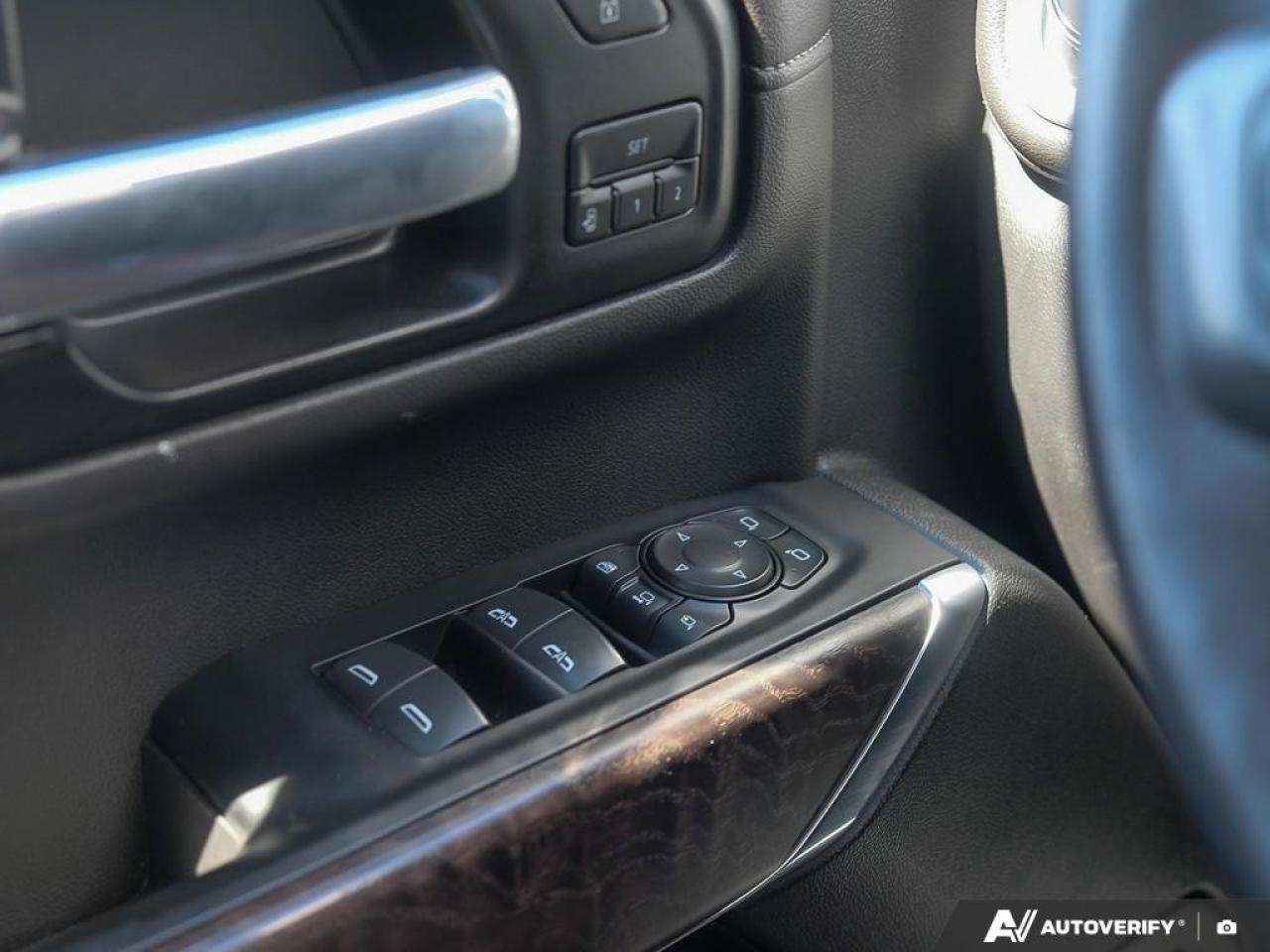 2022 GMC SIERRA 2500HD 4WD Crew Cab Standard Box Denali Photo