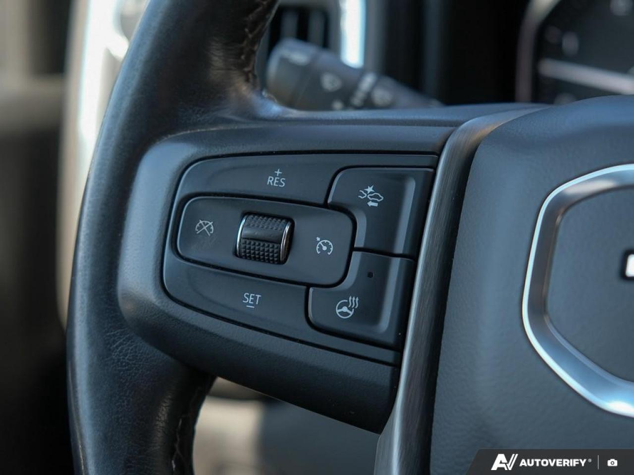 2022 GMC SIERRA 2500HD 4WD Crew Cab Standard Box Denali Photo