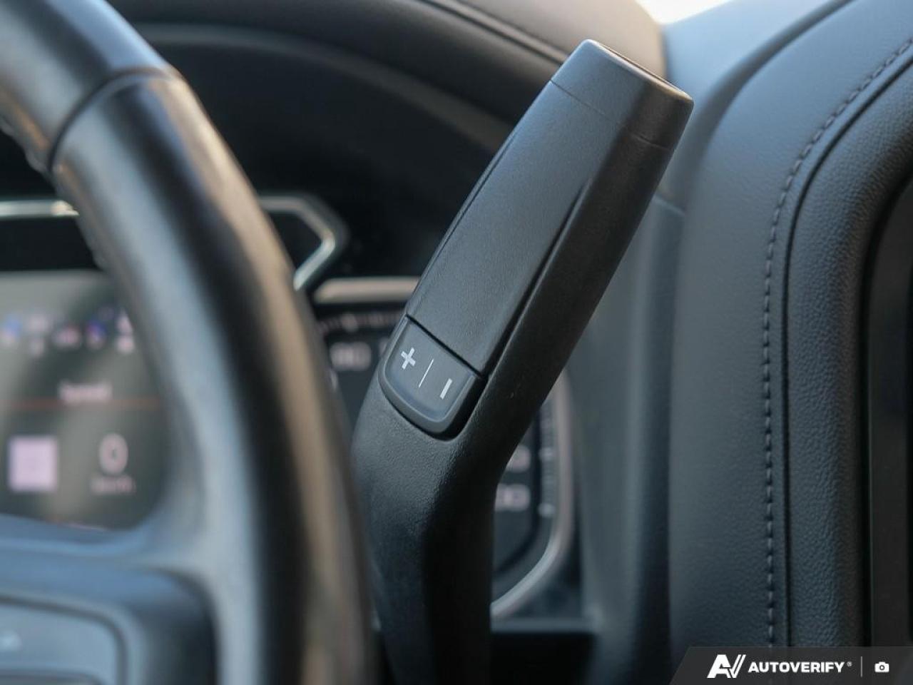 2022 GMC SIERRA 2500HD 4WD Crew Cab Standard Box Denali Photo