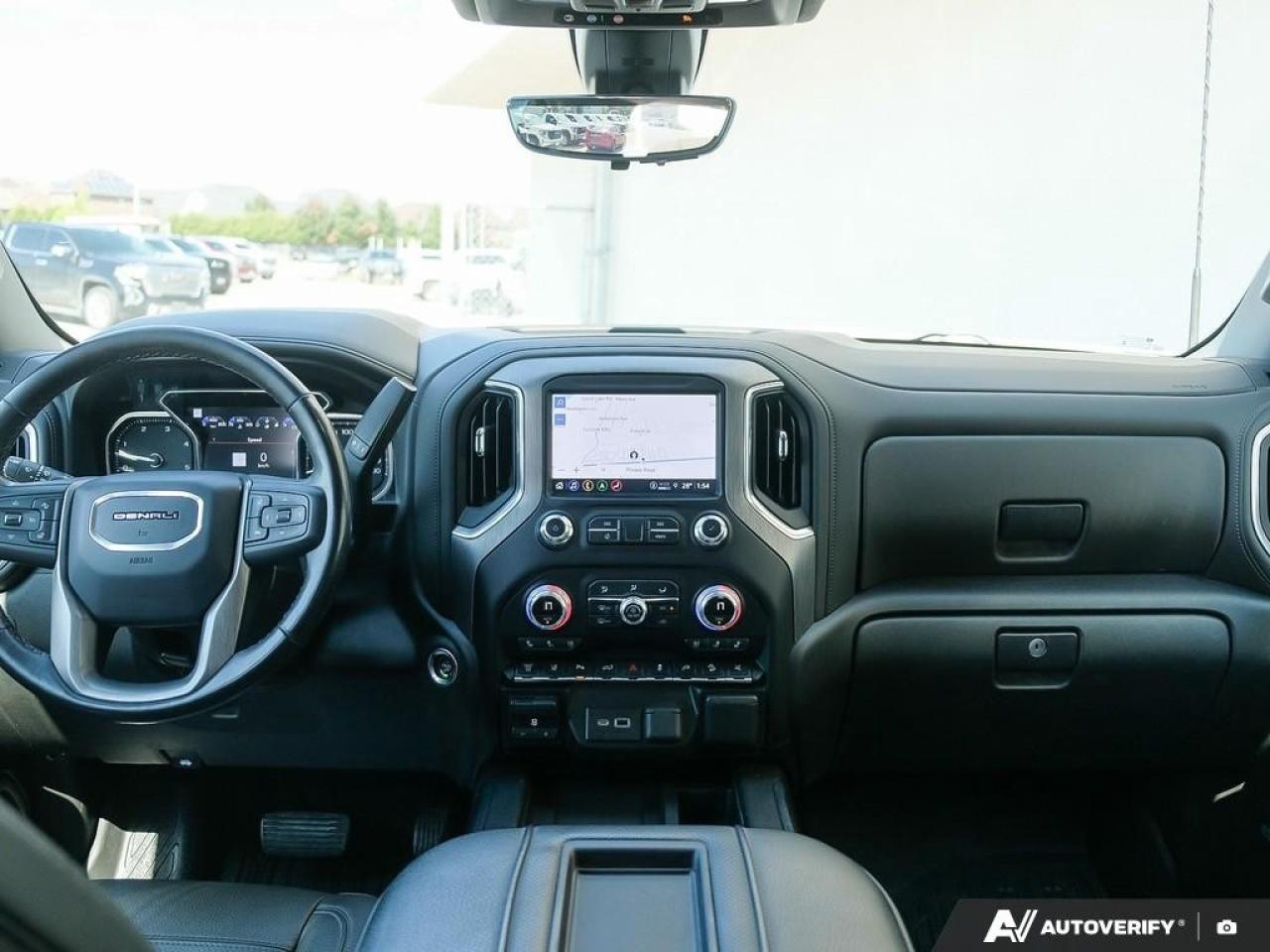 2022 GMC SIERRA 2500HD 4WD Crew Cab Standard Box Denali Photo