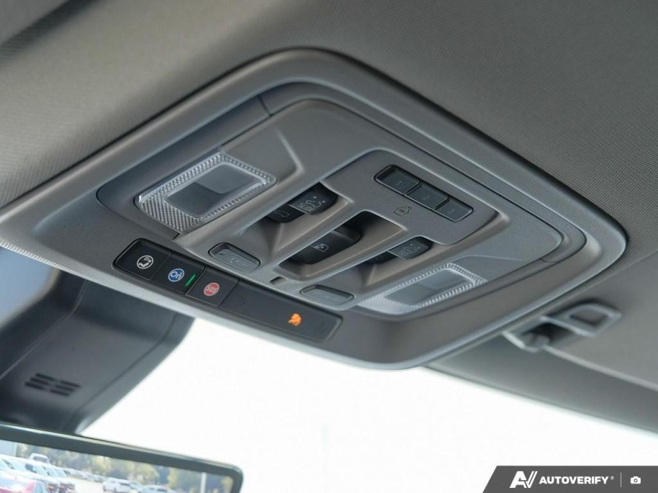 2022 GMC SIERRA 2500HD 4WD Crew Cab Standard Box Denali Photo