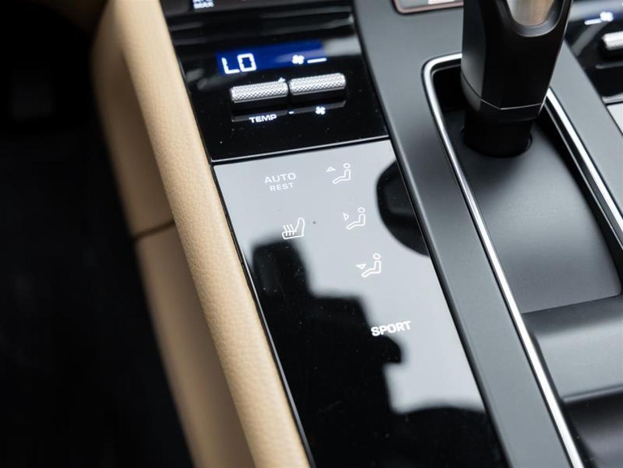 2025 Porsche Macan  Photo