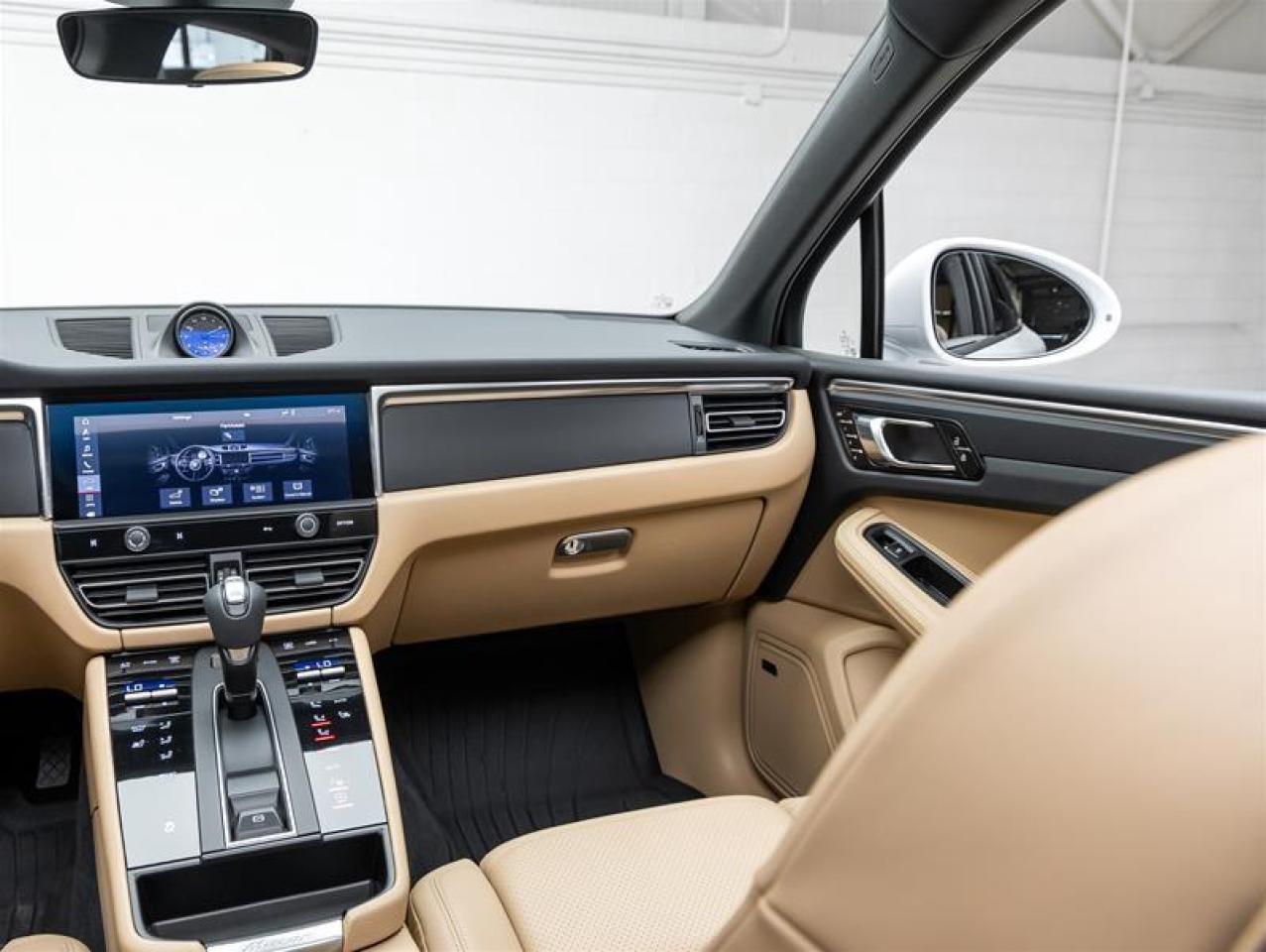 2025 Porsche Macan  Photo